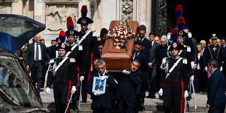 Pogreb Silvija Berlusconija - 3