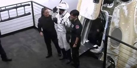 Prva Arapkinja u svemiru - 1