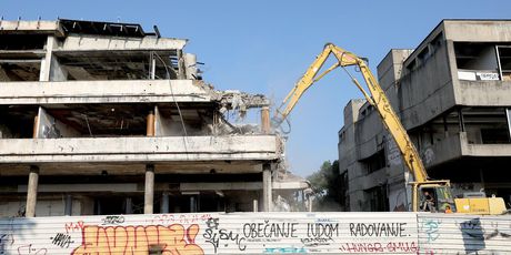 Rušenje stare zgrade Zagrebačke banke u Paromlinskoj