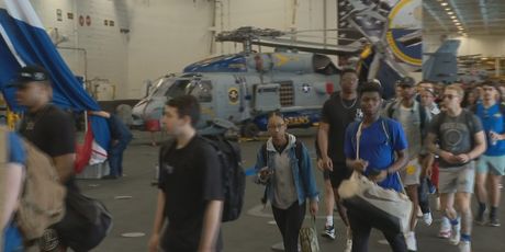 Uplovljavanje američkog nosača aviona - 3