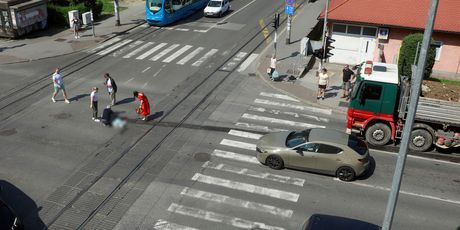 Očevid prometne nesreće na križanju Selske ceste i Ozaljske ulice - 2