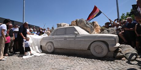 Spomenik Mercedesu u Imotskom - 6