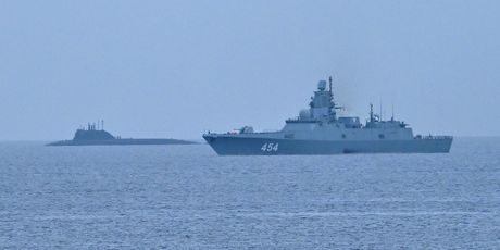 Ruska fregata Admiral Gorškov i ruska nuklearna podmornica Kazan