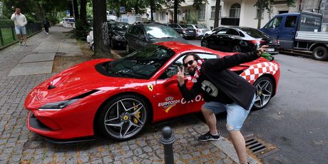 Ukrašeni Ferrari s hrvatskim kockicama - 2