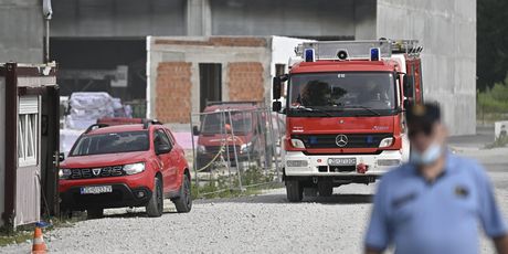 Veći dio požara plastike je ugašen u skladištu tvrtke za zbrinjavanje. - 12