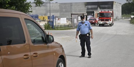 Veći dio požara plastike je ugašen u skladištu tvrtke za zbrinjavanje. - 14