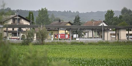 Veći dio požara plastike je ugašen u skladištu tvrtke za zbrinjavanje. - 15