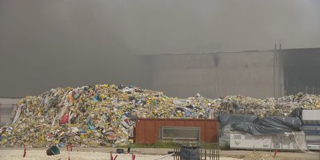 Požar u skladištu plastike - 3