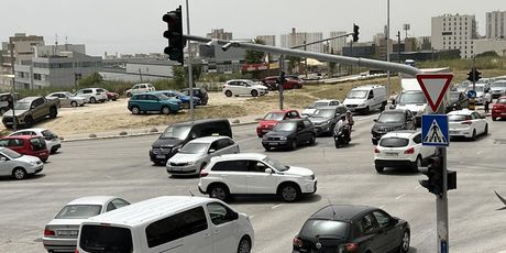 Kolaps u prometu u Splitu nastao je zbog nestanka struje zbog kojeg ne rade semafori