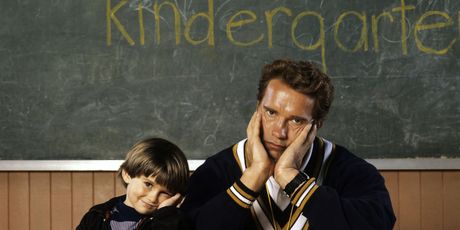 Arnold Schwarzenegger i Miko Hughes u ''Kindergarten Cop'' - 2