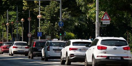 Raste broj automobila na cestama - 4