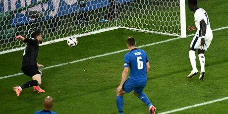Poništeni gol Sake