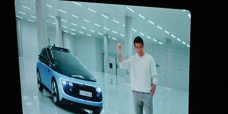 Goran Višnjić i Verne robotaksi