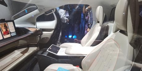 Predstavljanje Vernovih robotaksija u Rimčevom kampusu - 1