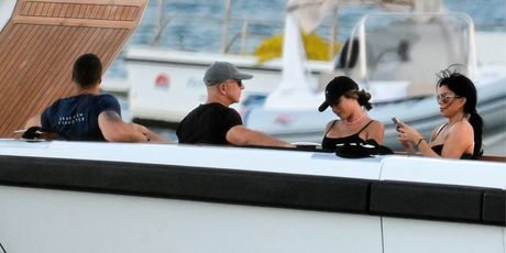 Tony Gonzalez, Lauren Sanchez i Jeff Bezos - 1