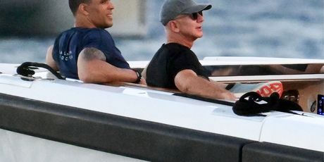 Tony Gonzalez, Lauren Sanchez i Jeff Bezos - 5