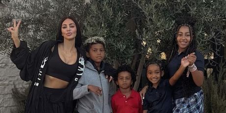 Kim Kardashian s djecom - 6