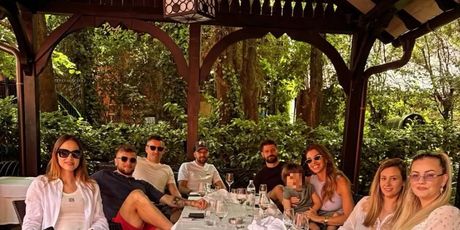 Bruno Petković i suigrači iz Dinama