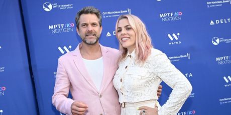 Joshua Jackson i Busy Philipps - 3
