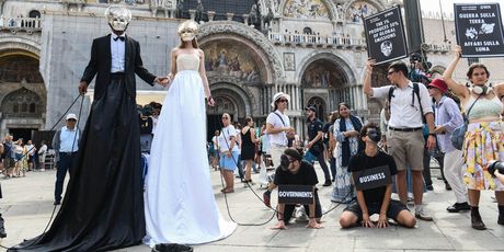 Protesti protiv Jeffa Bezosa - 1