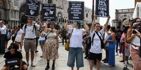 Protesti protiv Jeffa Bezosa - 4