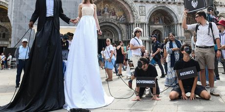 Protesti protiv Jeffa Bezosa - 5