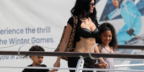 Kylie Jenner - 2