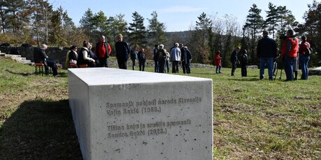 Tisina koja je srusila spomenik