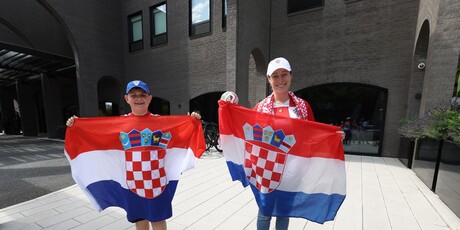 Hrvatski navijači ispred hotela Vatrenih