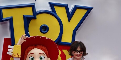 Joan Cusack - 4