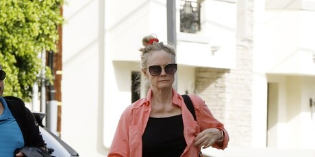 Cybill Shepherd - 6