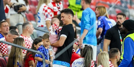 Vatreni s obitelji - 7