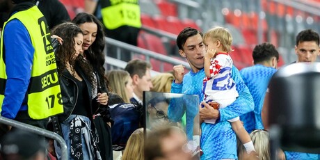 Vatreni s obitelji - 13
