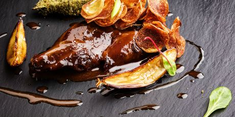 Lagano kuhana teleća koljenica