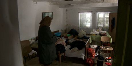 Baka koja živi u napuštenoj trgovini (Foto: Dnevnik.hr) - 4