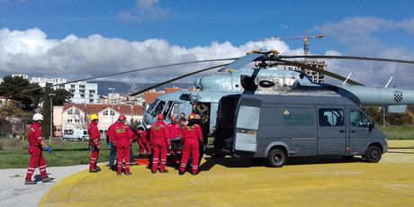 Tijela stradalih planinara prevezena su helikopterom (Foto: Mario Jurič)