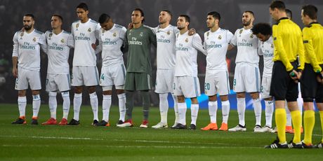 Igrači Reala tijekom minute šutnje za Davidea Astorija (Foto: AFP)