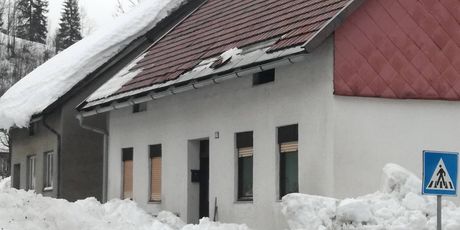 Snijeg koji se topi za sobom povlači i krovove (Foto: Marko Balen) - 2