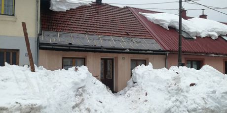 Snijeg koji se topi za sobom povlači i krovove (Foto: Marko Balen) - 4