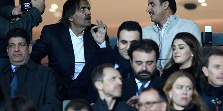 Katarski emir Tamim bin Hamad al-Thani na utakmici protiv Reala (desno) (Foto: AFP)