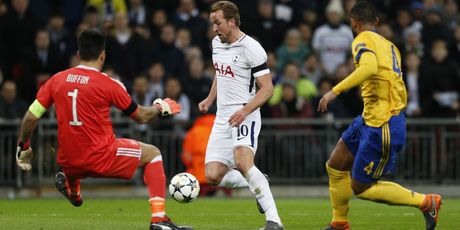 Harry Kane protiv Gigija Buffona (Foto: AFP)