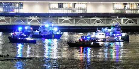 New York: Dvije osobe poginule u padu helikoptera u East River (Foto: AFP) - 3