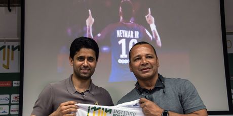 Al-Khelaifi i Neymar Senior (Foto: AFP)