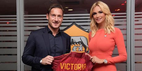Viktorija Lopirjova i Francesco Totti (Twitter)