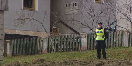 Policija čuva razrušene kuće u Hrvatskoj Kostajnici (Foto: Dnevnik.hr)