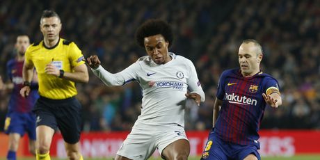 Willian i Andres Iniesta (Foto: AFP)