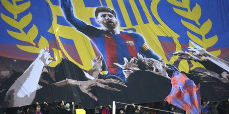 Koreografija navijača posvećena Messiju (Foto: AFP)