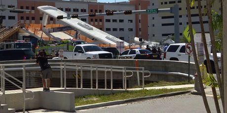 Urušio se most u Miamiju (Foto: AFP)