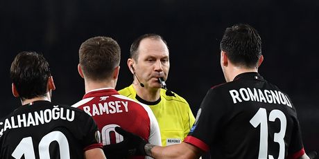 Švedski sudac Jonas Eriksson (Foto: AFP)