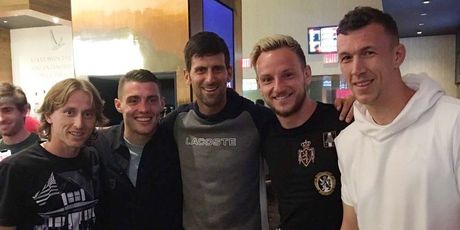 Vatreni i Đoković (Foto: Twitter)